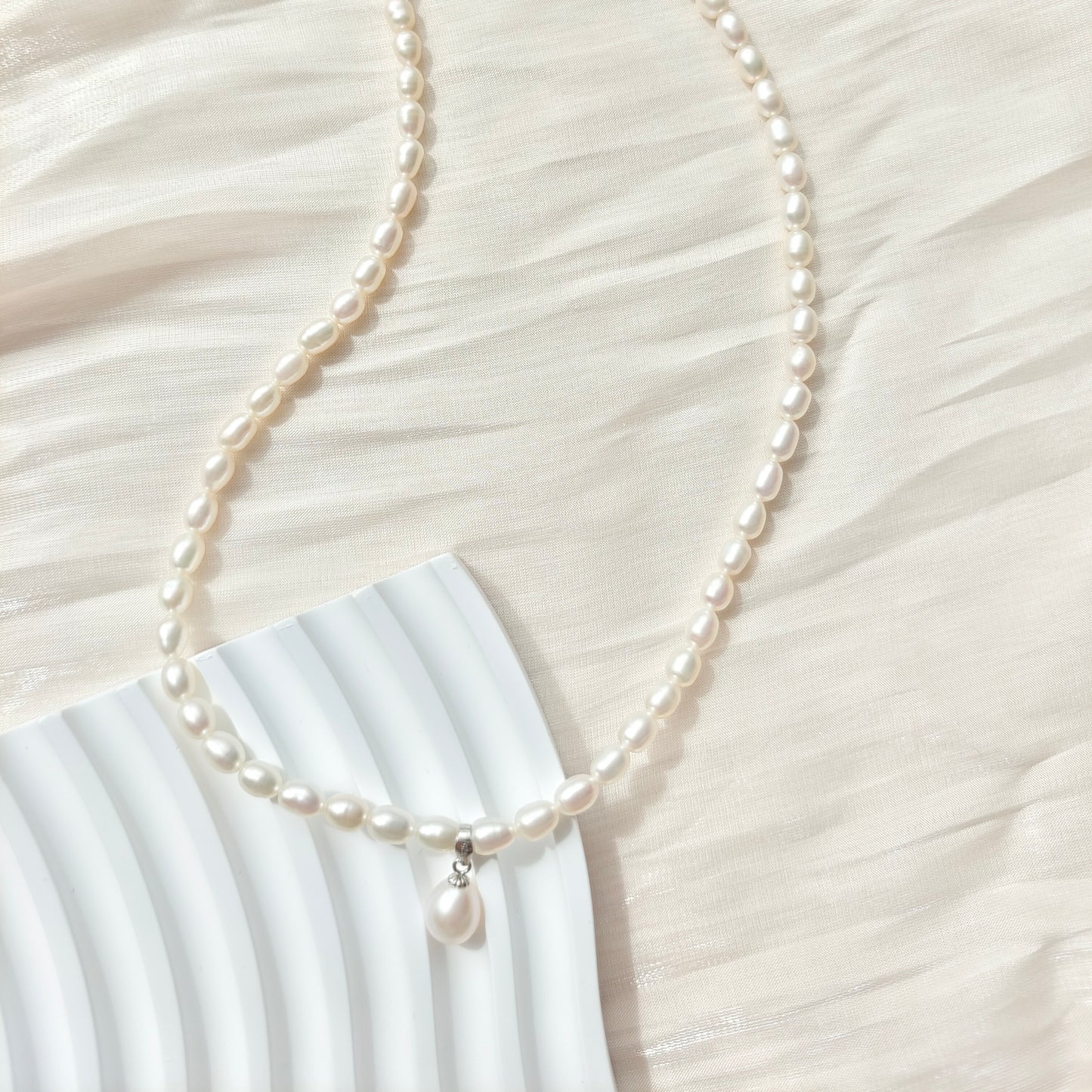 DMCL2307 Collier élégant de perle naturel en argent 925