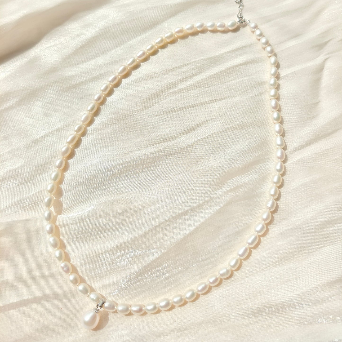 DMCL2307 Collier élégant de perle naturel en argent 925