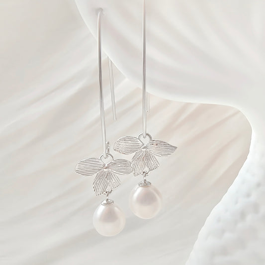 RABO2301 Boucles d'oreilles  à la forme de feuille avec une goutte de perle naturel