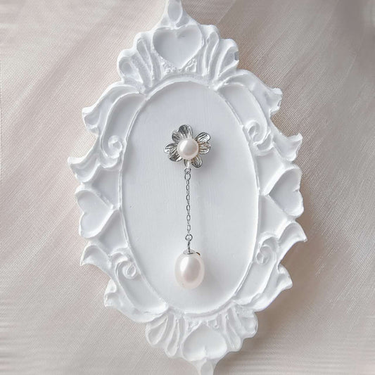 RABO2302 Boucles d'oreilles à la forme de fleur avec une goutte de perle naturel